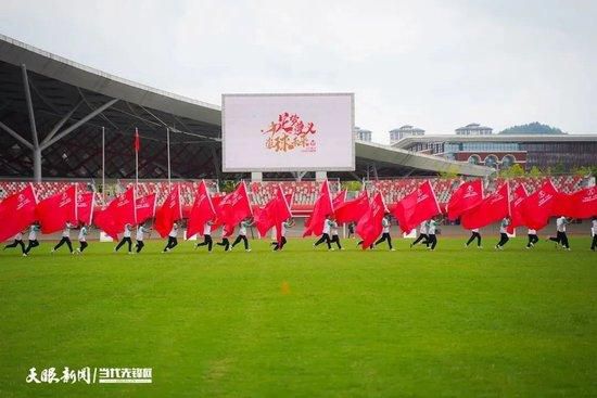 电影《神探大战》讲述一个以“神探”为名的犯罪团伙，他们以暴制暴、预告杀人、私刑执法，患有精神疾病的“癫佬神探”李俊（刘青云 饰）独行查案，以“神探夫妇”陈仪（蔡卓妍 饰）和方礼信（林峯 饰）为首的重案组也踏上缉凶之路的故事